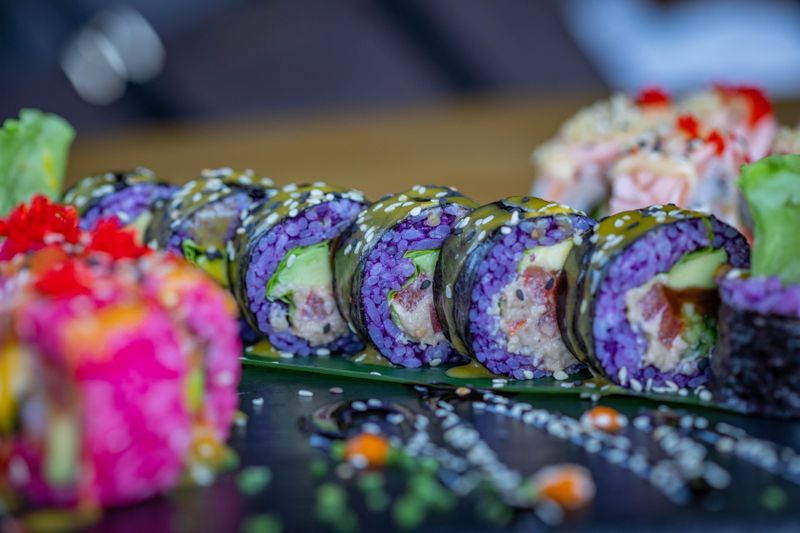Rainbow roll sushi bij sushi point Den Haag