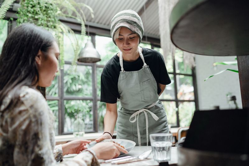 Sanne Bakker, klantrelatiebeheerder bij SushiPoint